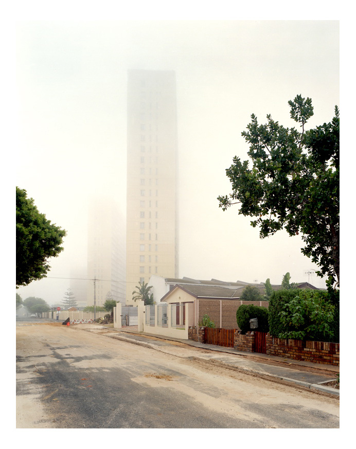Hochhaus II, Kapstadt, 2004 Kapstadt Cape town south africa uncommon places common places art kunst photography fotografie photographie fineart photography fineart newtopographics beyond places vanishing places contemporary art americanprospects american views picturing america urban stills approaching nowhere cityscape roadside america american surfaces places münster muenster christian gieraths thomas ruff düsseldorf Fotoschule interieur downtown artwork Galerie gallery