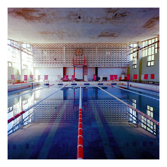Schwimmbad/ Swimming hall, Sotchi, 2000 Sotchi sotschi russia russland black sea uncommon places common places art kunst photography fotografie photographie fineart photography fineart newtopographics beyond places vanishing places contemporary art americanprospects american views picturing america urban stills approaching nowhere cityscape roadside america american surfaces places münster muenster christian gieraths thomas ruff düsseldorf Fotoschule interieur downtown artwork Galerie gallery