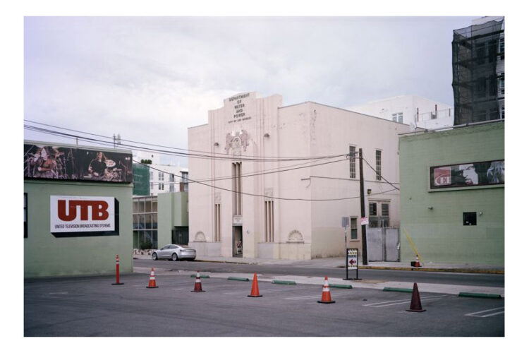 Hawthorne Street, Los Angeles, CA 2019 pastime paradise all american favorites usa america amerika uncommon places common places art kunst photography fotografie photographie fineart photography fineart newtopographics beyond places vanishing places contemporary art americanprospects american views picturing america urban stills approaching nowhere cityscape roadside america american surfaces places münster muenster christian gieraths thomas ruff düsseldorf Fotoschule interieur downtown artwork Galerie gallery