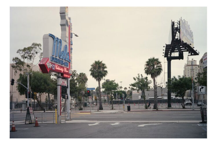N La Brea Ave, Los Angeles, CA 2019 pastime paradise all american favorites usa america amerika uncommon places common places art kunst photography fotografie photographie fineart photography fineart newtopographics beyond places vanishing places contemporary art americanprospects american views picturing america urban stills approaching nowhere cityscape roadside america american surfaces places münster muenster christian gieraths thomas ruff düsseldorf Fotoschule interieur downtown artwork Galerie gallery