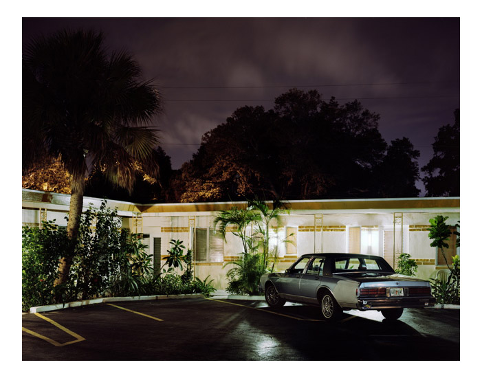 Amberlee Motel, Broadway, Dunedin, Florida 2009 Florida sunshine state pastime paradise all american favorites usa america amerika uncommon places common places art kunst photography fotografie photographie fineart photography fineart newtopographics beyond places vanishing places contemporary art americanprospects american views picturing america urban stills approaching nowhere cityscape roadside america american surfaces places münster muenster christian gieraths thomas ruff düsseldorf Fotoschule interieur downtown artwork Galerie gallery