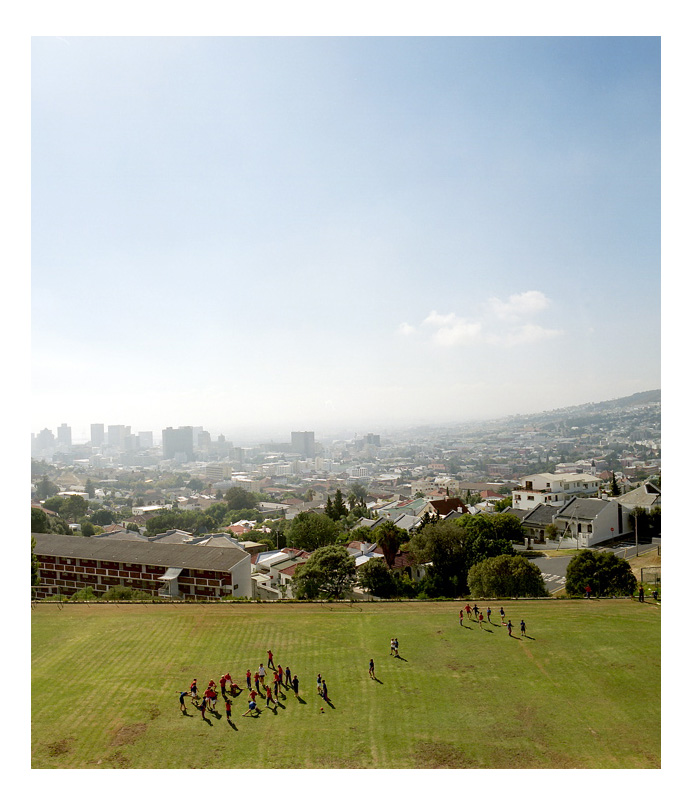 Fußball II, Kapstadt, 2004 Kapstadt Cape town south africa uncommon places common places art kunst photography fotografie photographie fineart photography fineart newtopographics beyond places vanishing places contemporary art americanprospects american views picturing america urban stills approaching nowhere cityscape roadside america american surfaces places münster muenster christian gieraths thomas ruff düsseldorf Fotoschule interieur downtown artwork Galerie gallery